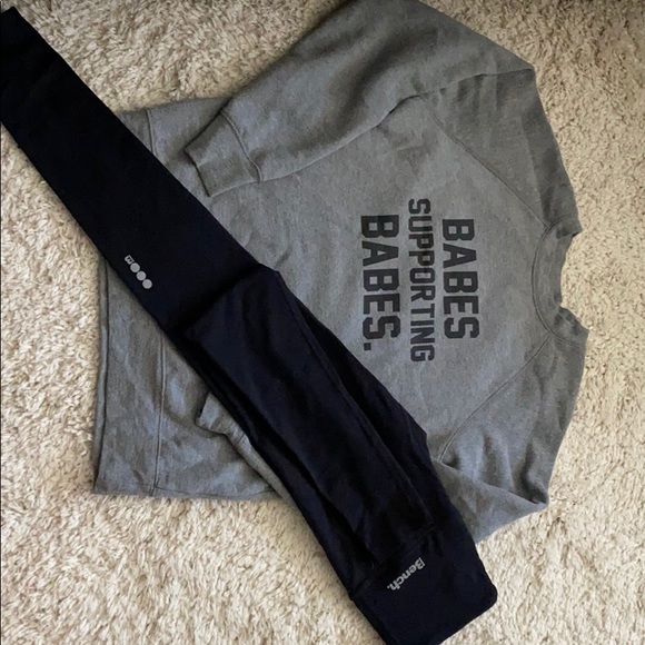 Grey sweater and Black leggings. - Picture 1 of 1